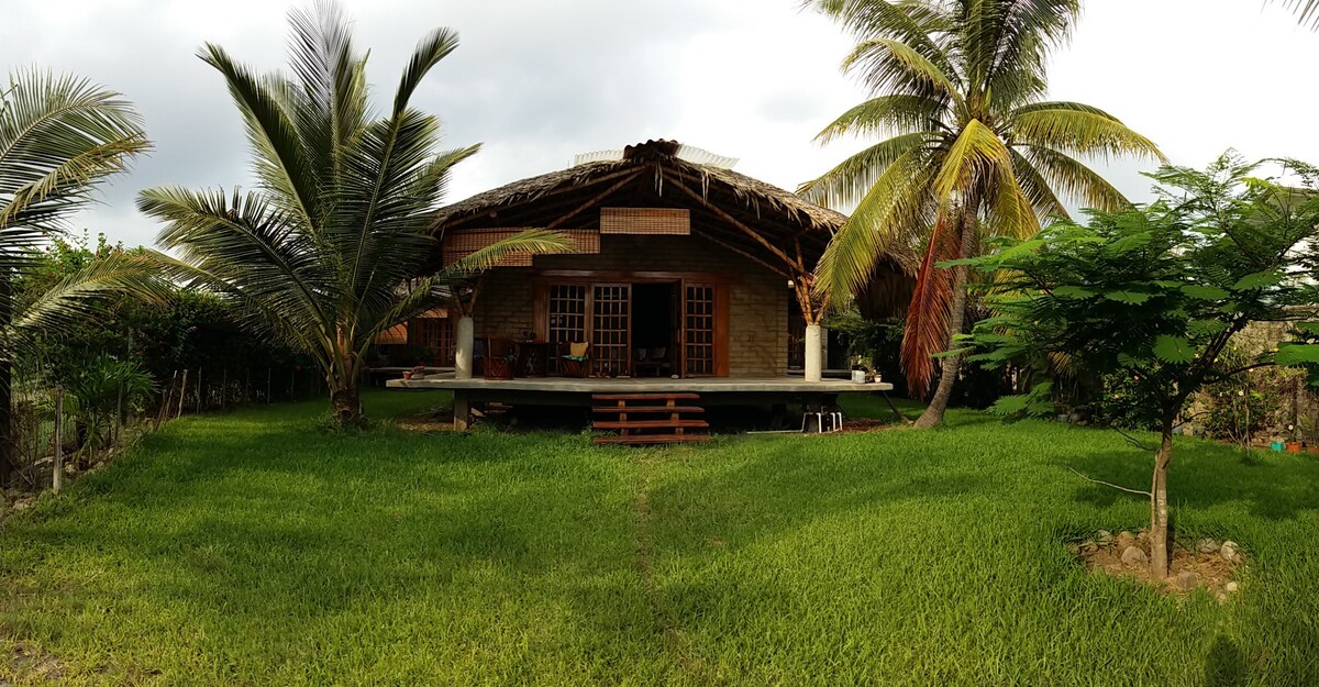 Casa Ramsey: Barra Cahoacán refugio bambú y adobe