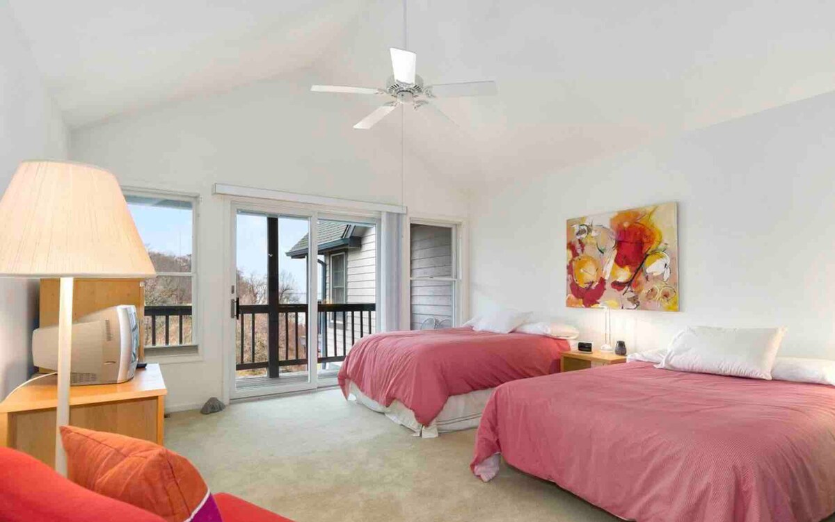 3 Bedrooms of Beachy Bayfront Bliss... PLUS VIEWS!