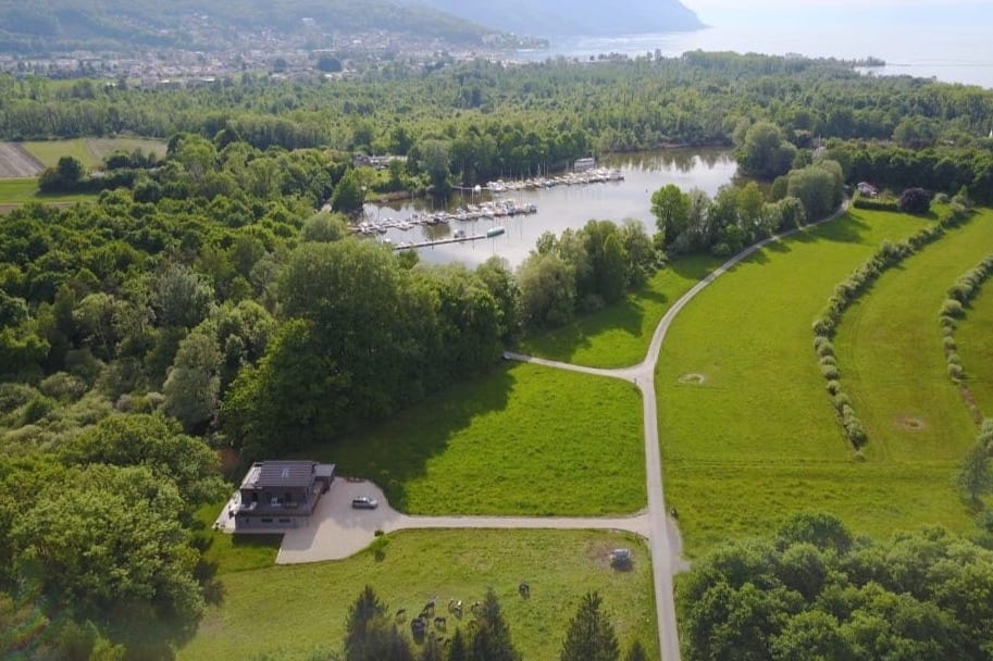 「瑞士湖畔小屋」毗邻日内瓦湖泊