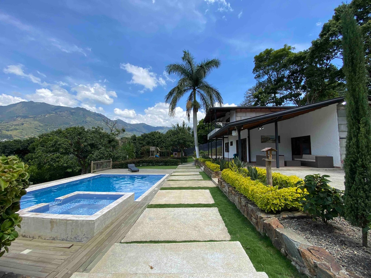 Hermosa Villa con piscina Privada a 20 minMedellín