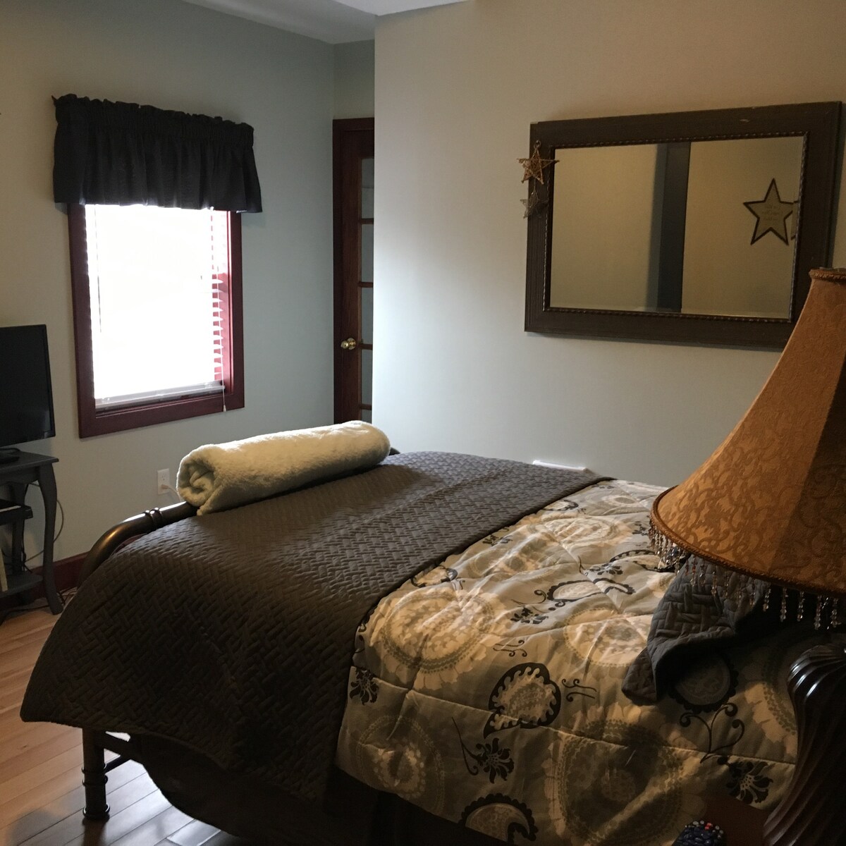 The Lost Mitten Bed and Breakfast Bedroom # 1