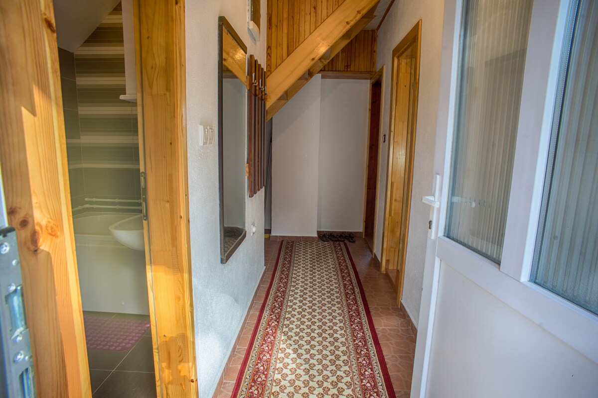 Vuković住宿- 3间卧室的房子