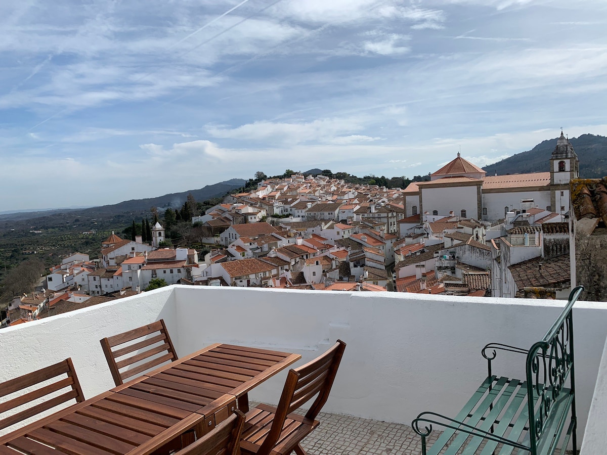 Casa do Castelo (House by the Castle)