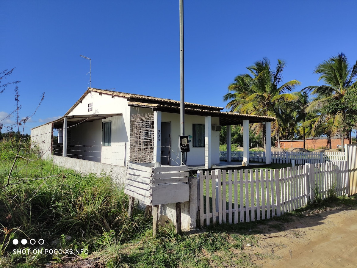 casinha aconchegante a 50m da praia