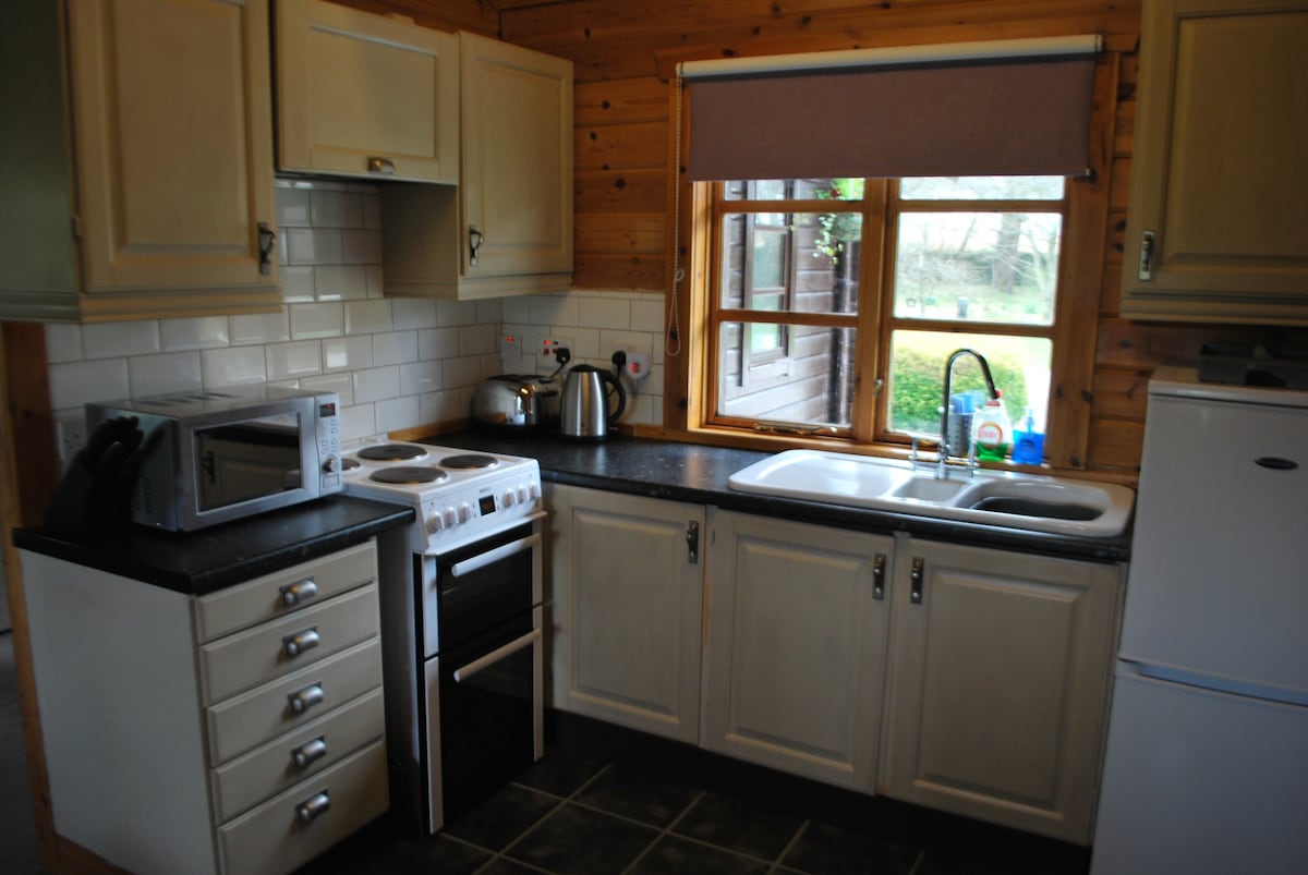 Exclusive Luxury Hot Tub Log Cabin, Lapwing lodge