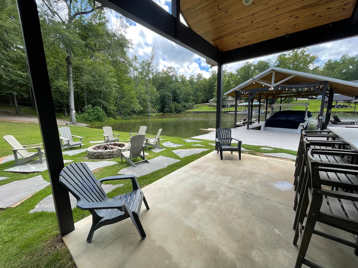 Lake Martin Casa with great outdoor FUN-sleeps 20