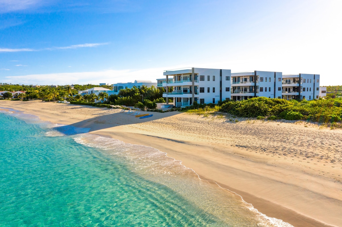 Beach Resort 1 Bedroom Condo with Terrace, Hot Tub & Ocean View