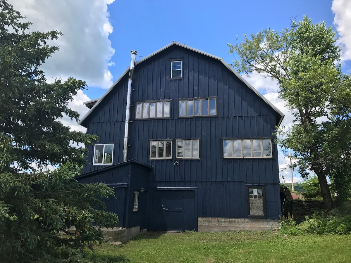 Barn On 23 Catskills