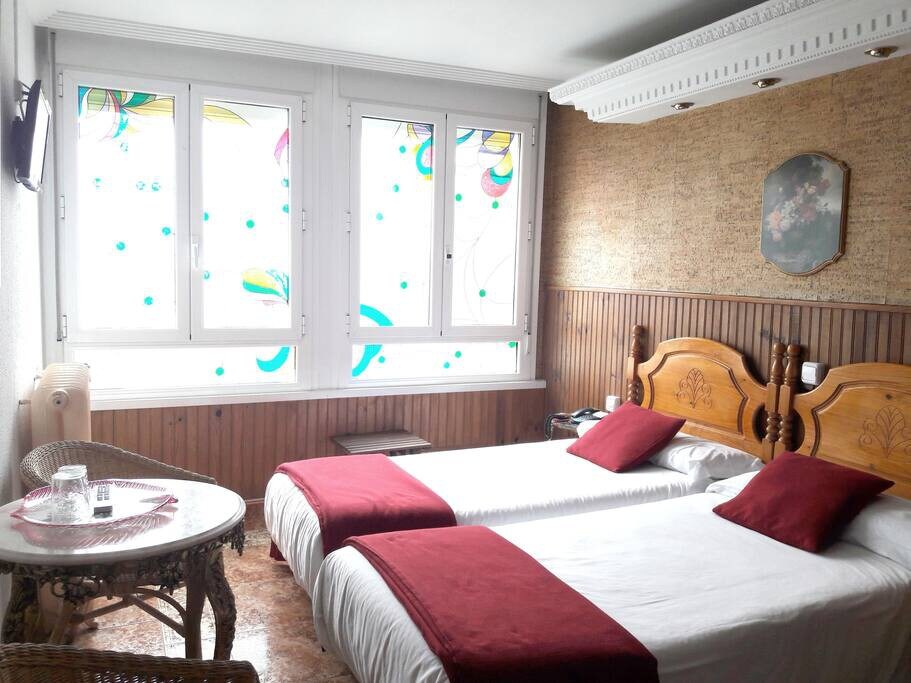 大都酒店（ Hotel Dato ） -位于维多利亚（ Vitoria ）中心的双床房