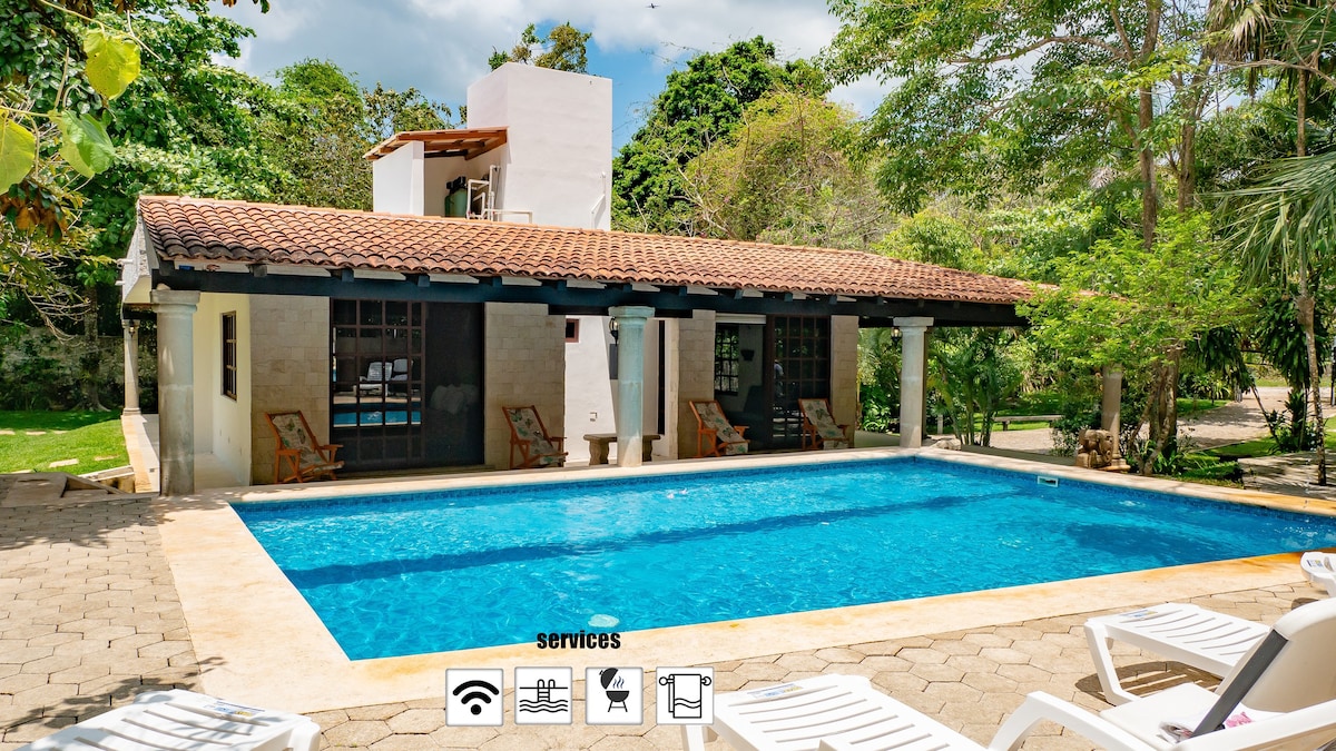 典型的墨西哥农舍私人泳池，家族
