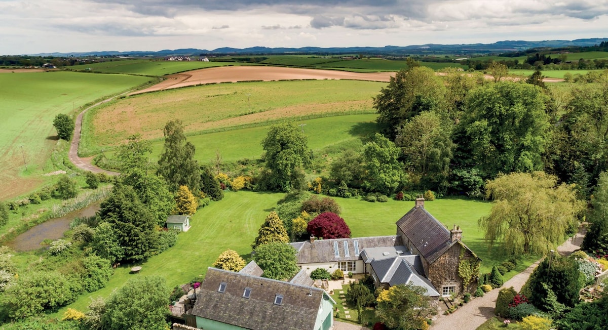 The Loft @ Tullybeagles, Bankfoot, Perthshire。