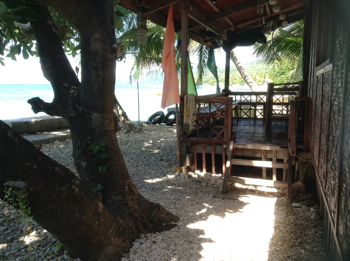 OSLOB JR 's Cottage for a Couple (Fan Rm) Beachfront