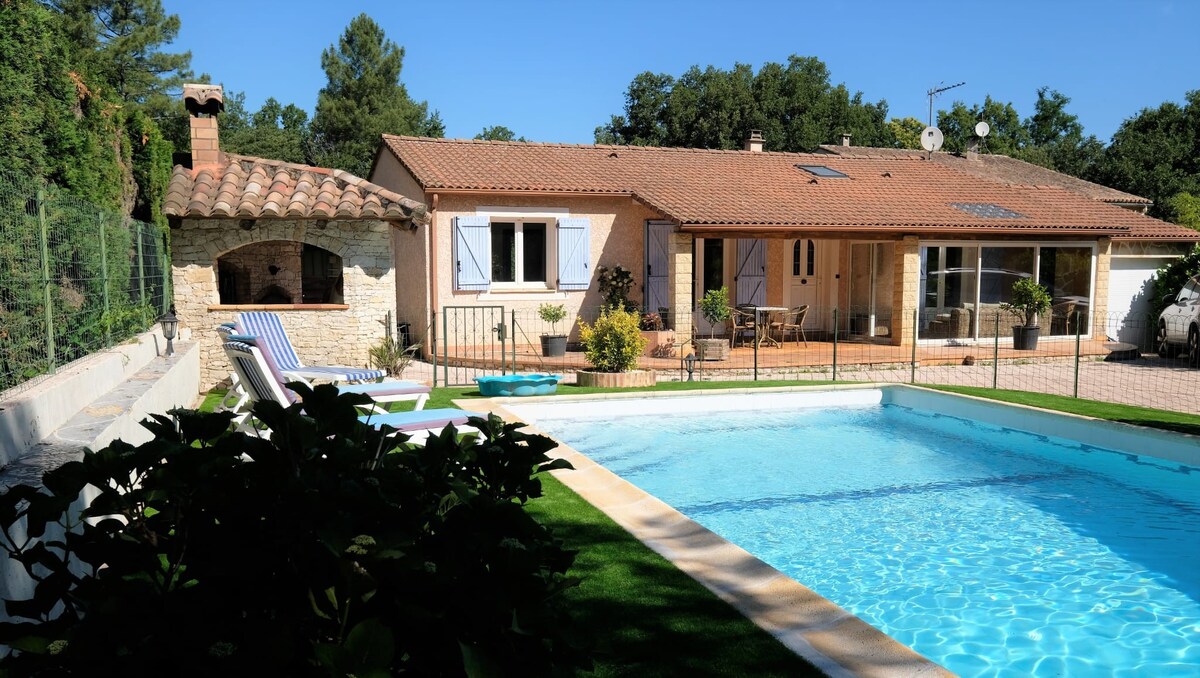Villa avec piscine au calme dans les Cévennes.
