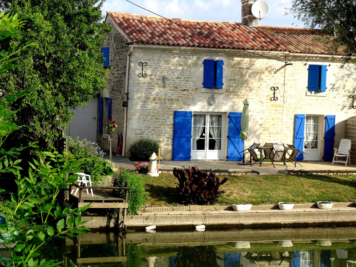 Joli gîte au Calme Bord de Rivière Marais Poitevin