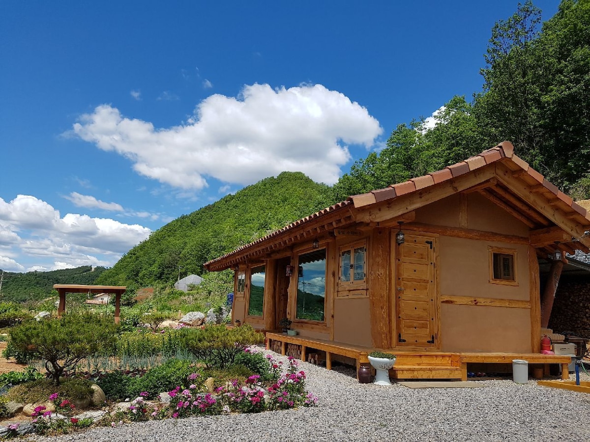 Yeongwol Earth House Pension (Grass Leaf Sound 1)