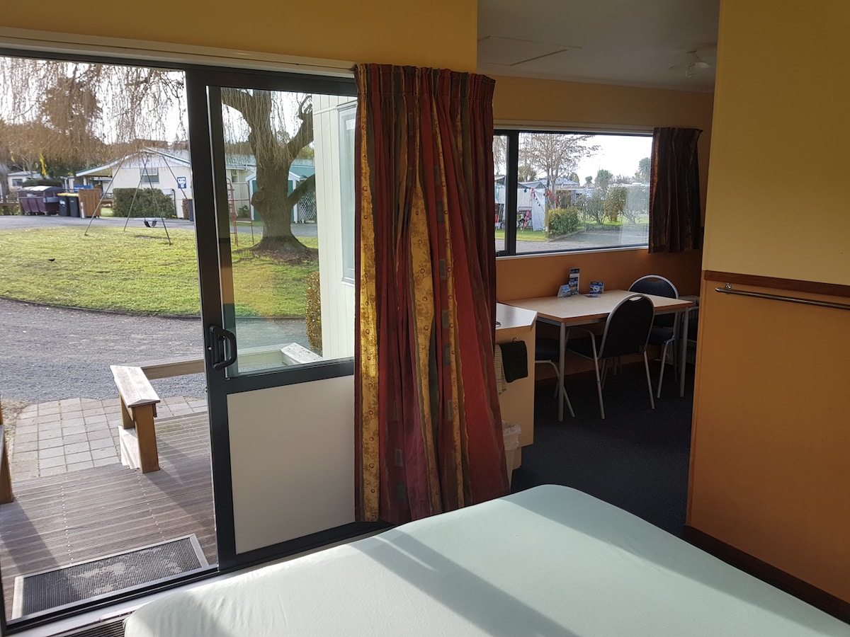 Timaru Top 10 Holiday Park - Super Standard Cabin