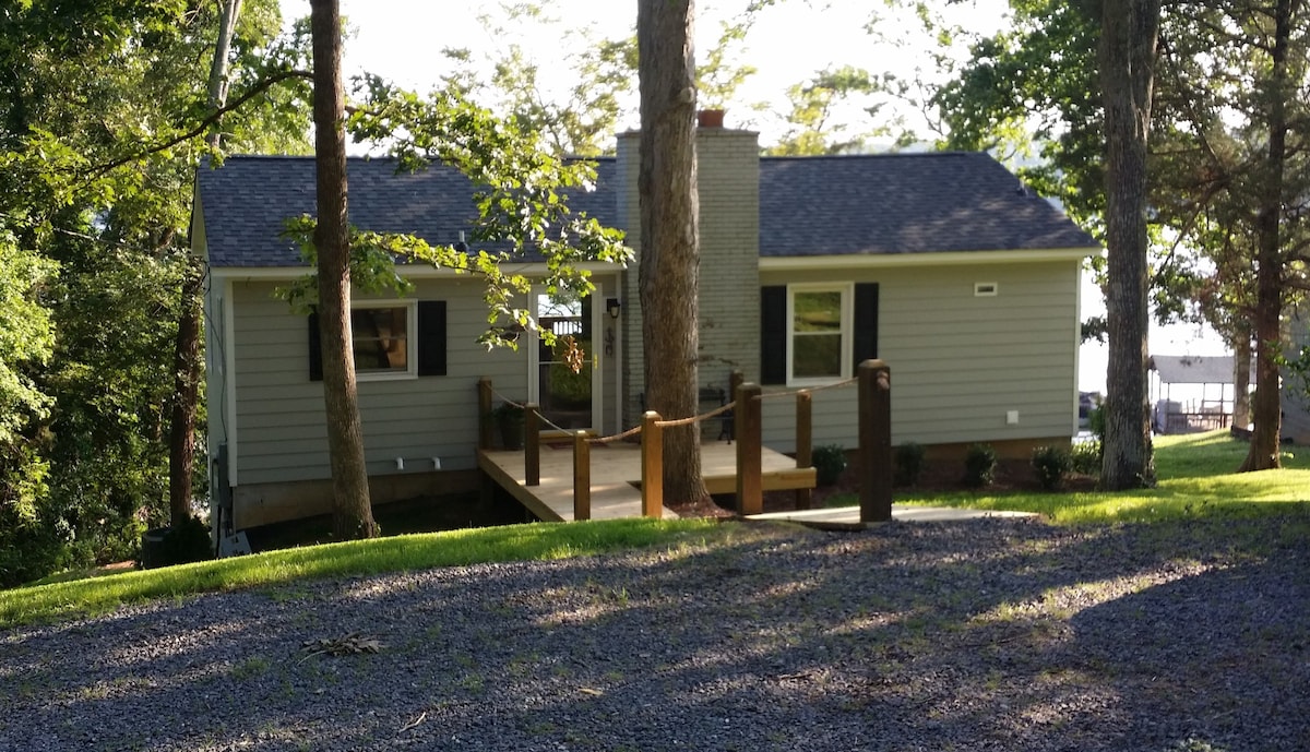 Sweetwater Cottage on Lake Wylie