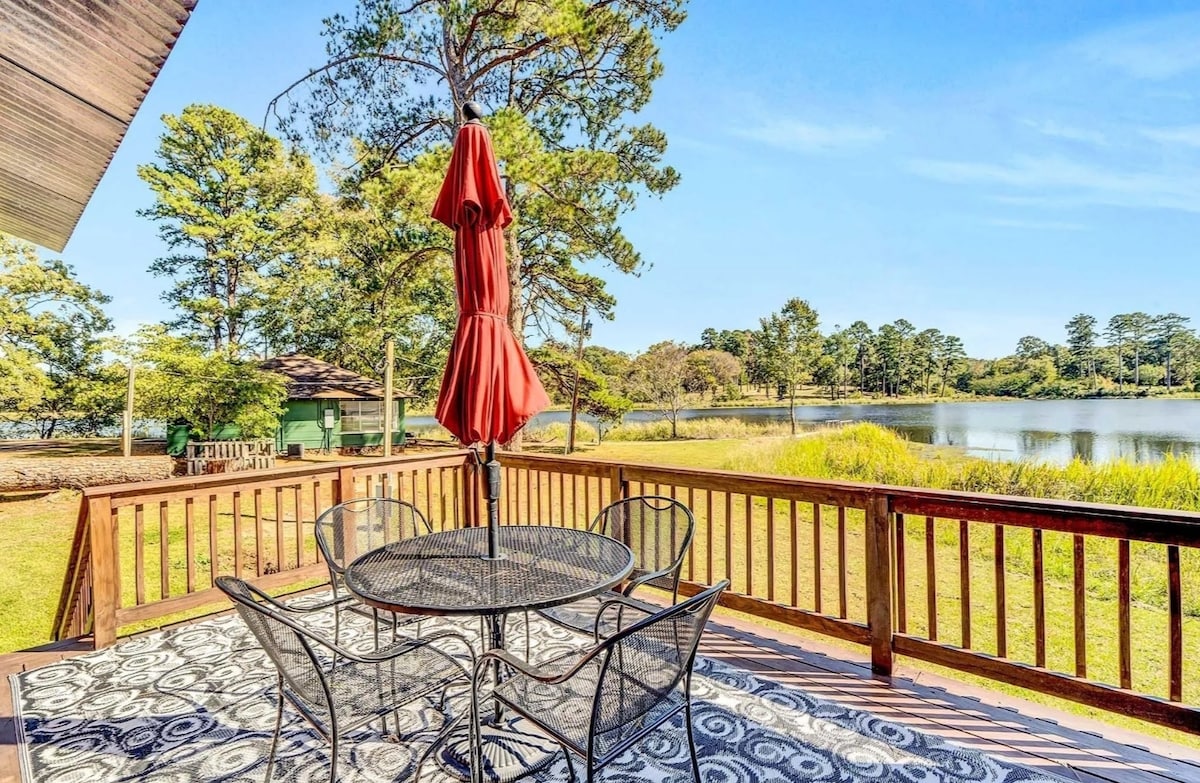 Waterfront Cabin in Golf Resort 
(entire cabin)