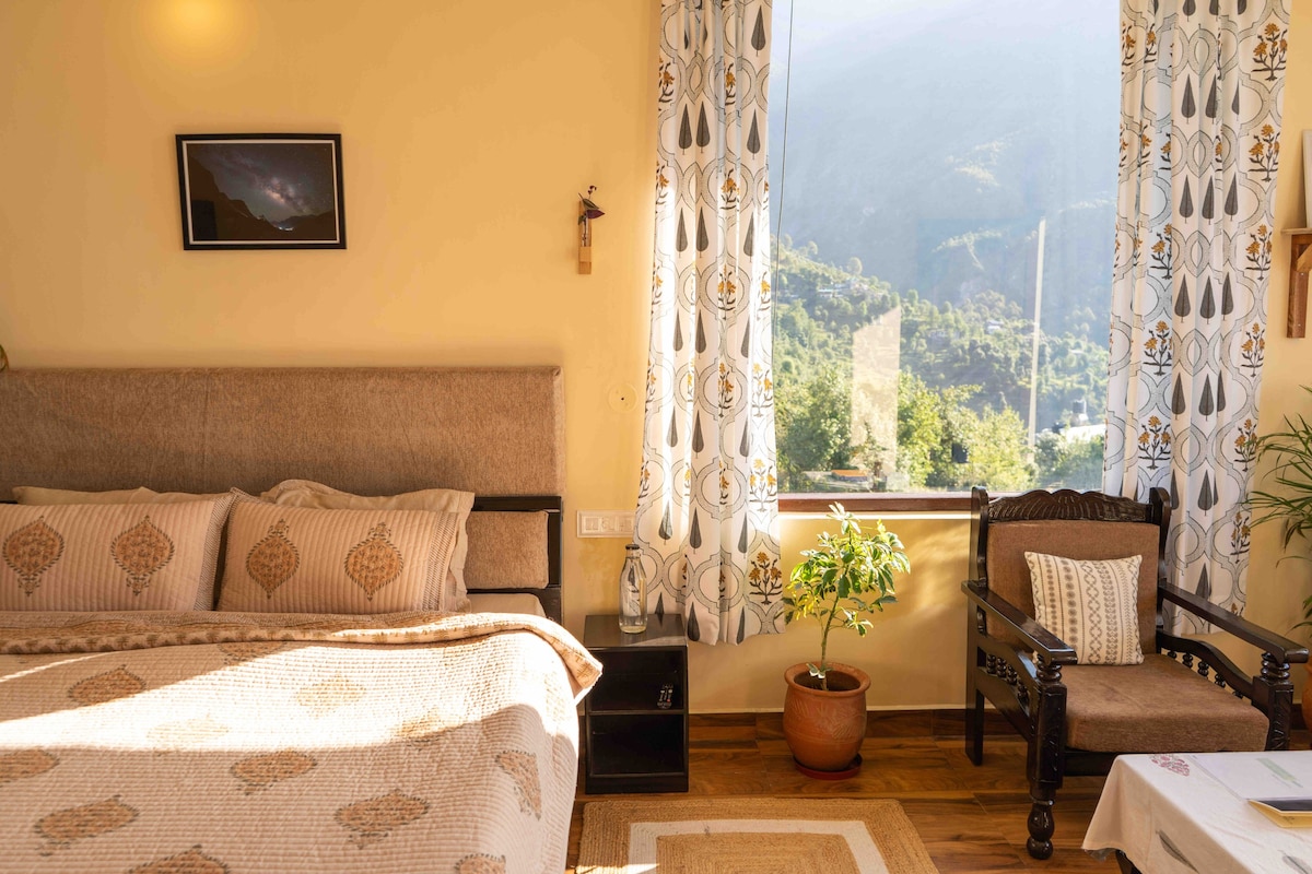 Griffon Room in Mcleodganj