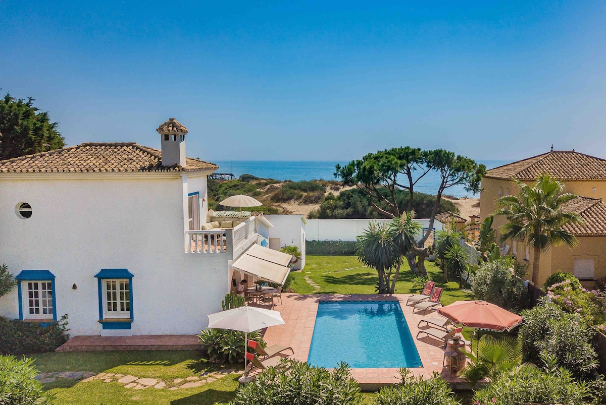 位于马贝拉（ Marbella ）的绝佳位置海滨别墅