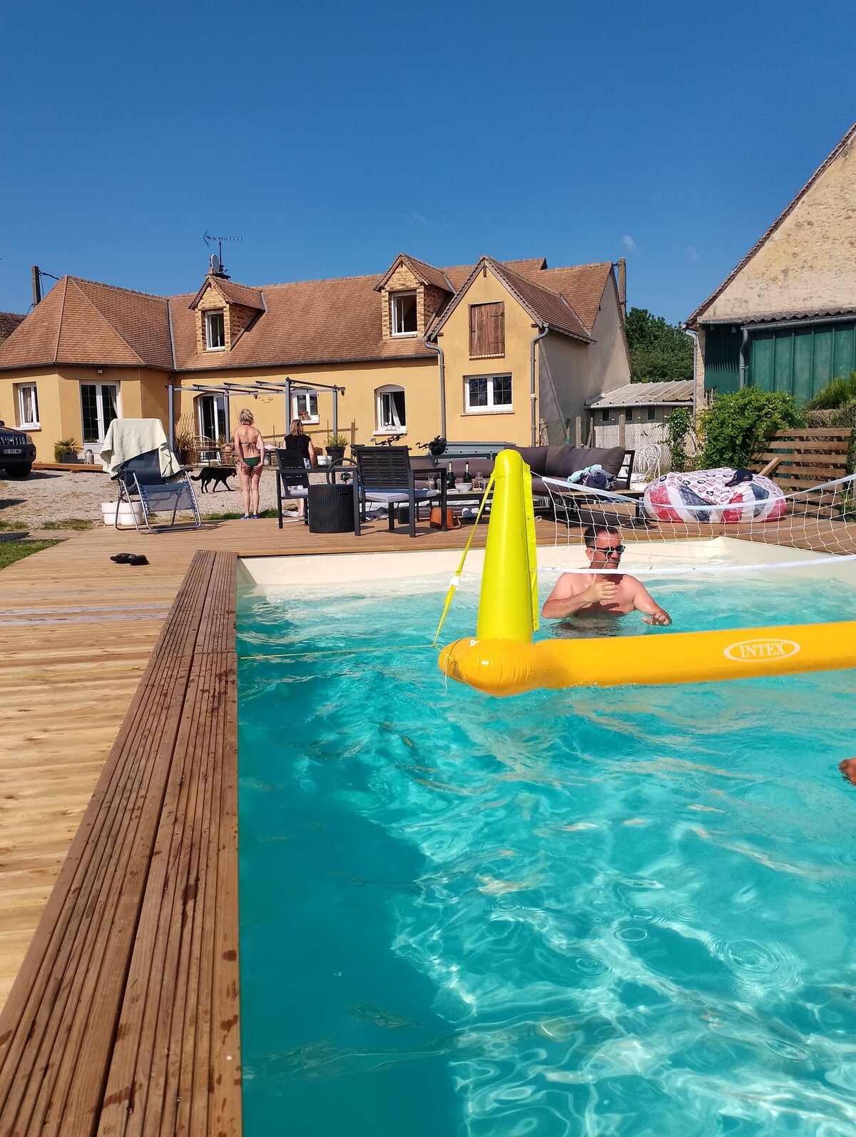 在乡村， Alençon和Mans之间的游泳池