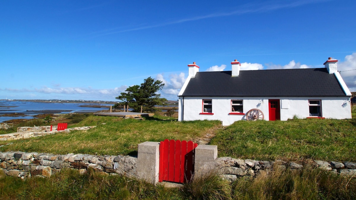 The Sea House, right by the ocean, Dungloe