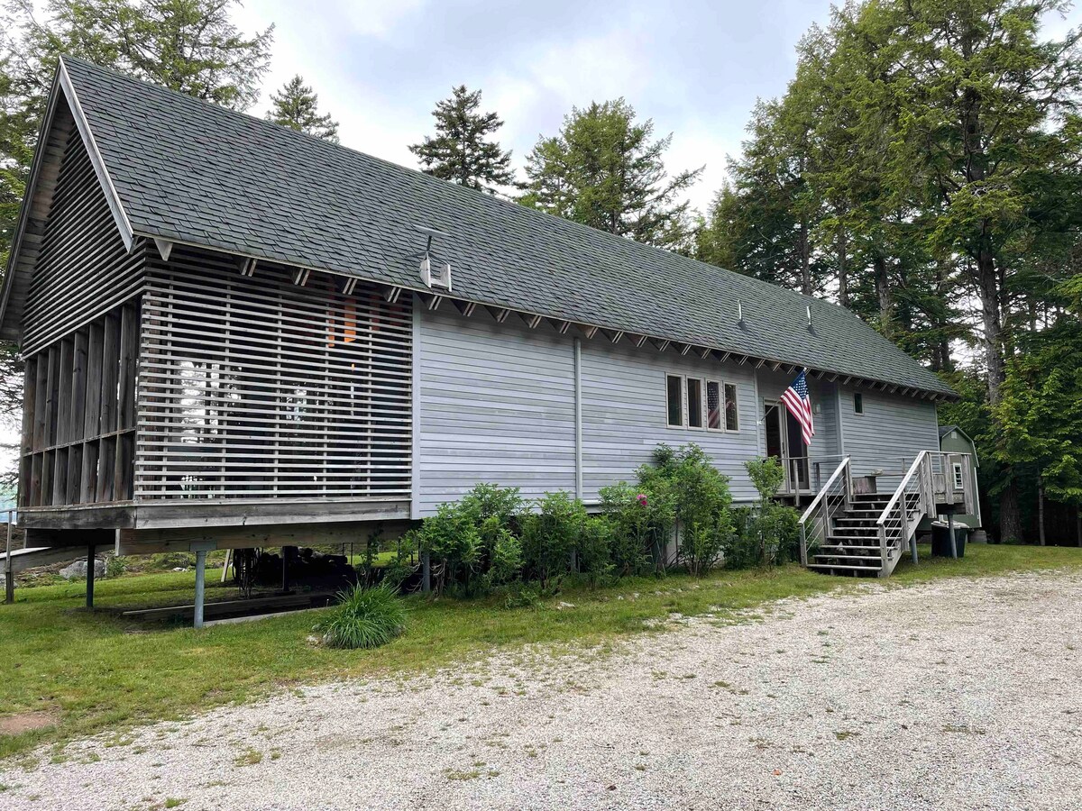 Lake-front cabin on Abrams Pond