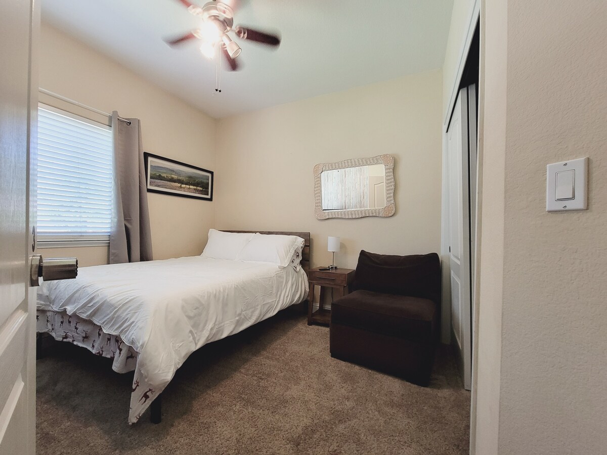 Cozy room 10 mins away from old town Folsom