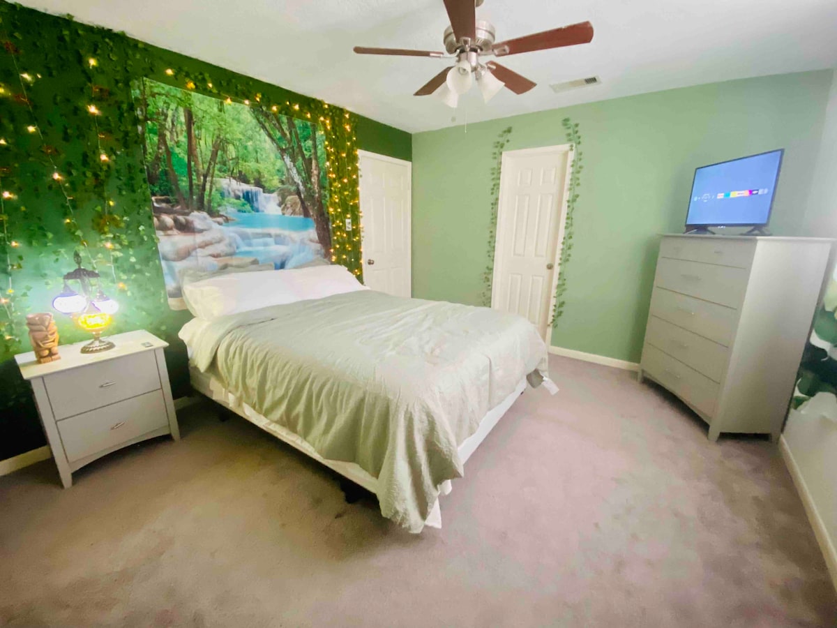Serene green room w/ Queen bed near IAH/ USMLE
