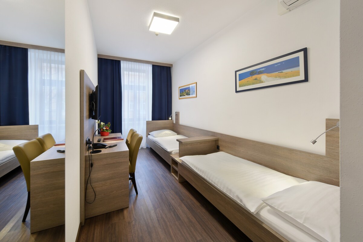 双人床房| Hotel Lucia