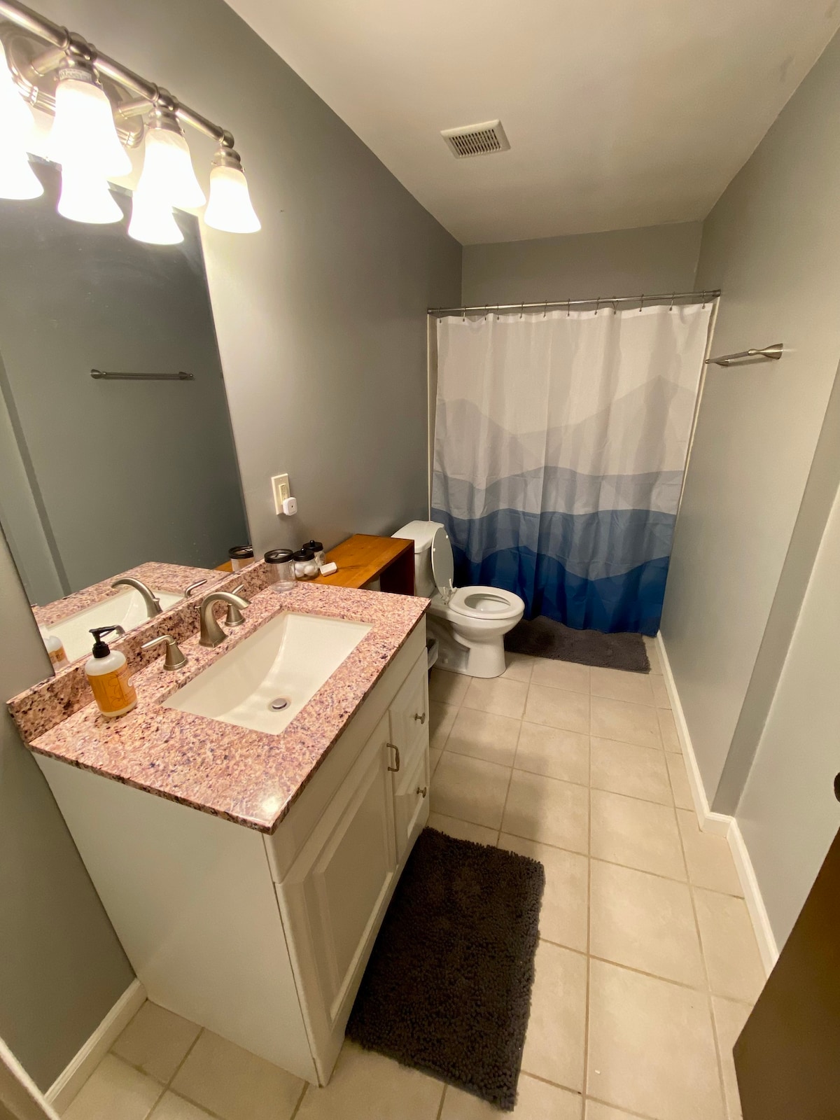 1-bedroom with private entrance and bath -South KC