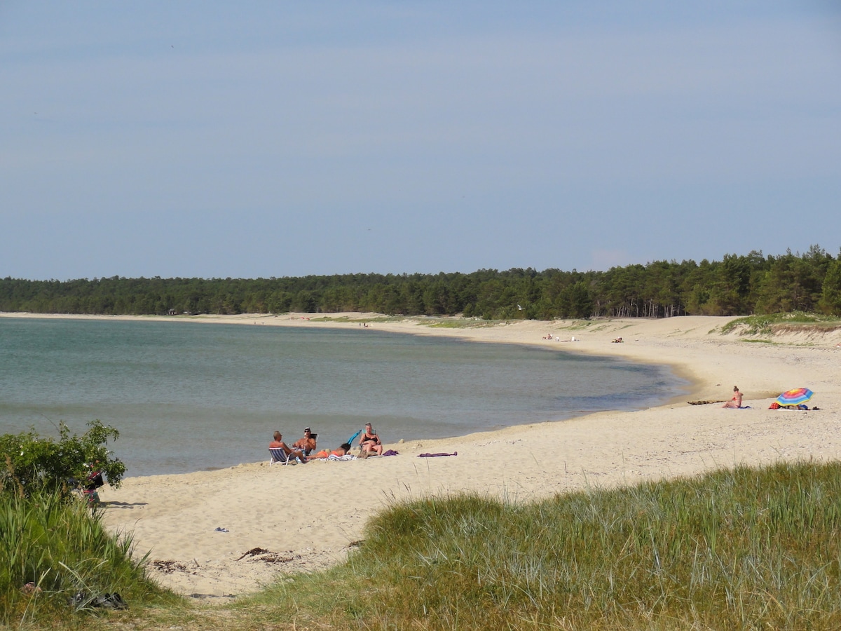 Northern Öland Löttorp-Byrum温馨明亮的小屋，价格低廉