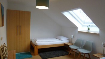 Ferienwohnungen Gästezimmer Familie Neubert (Nordheim), Ferienwohnung Mainaue (70 qm) mit großem Balkon nach Südwesten