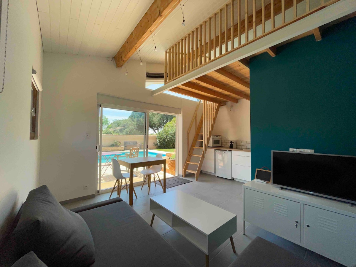 Annexe des Pins - studio with swimming pool