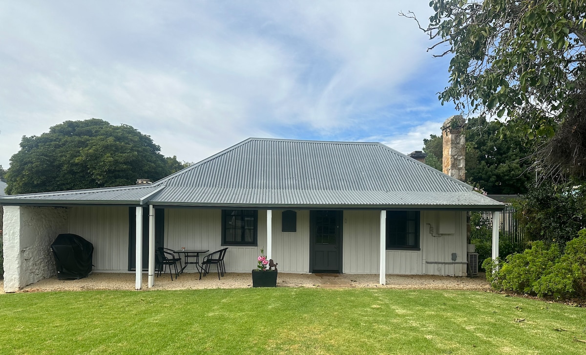 Ulva cottage - history in the heart of Penola