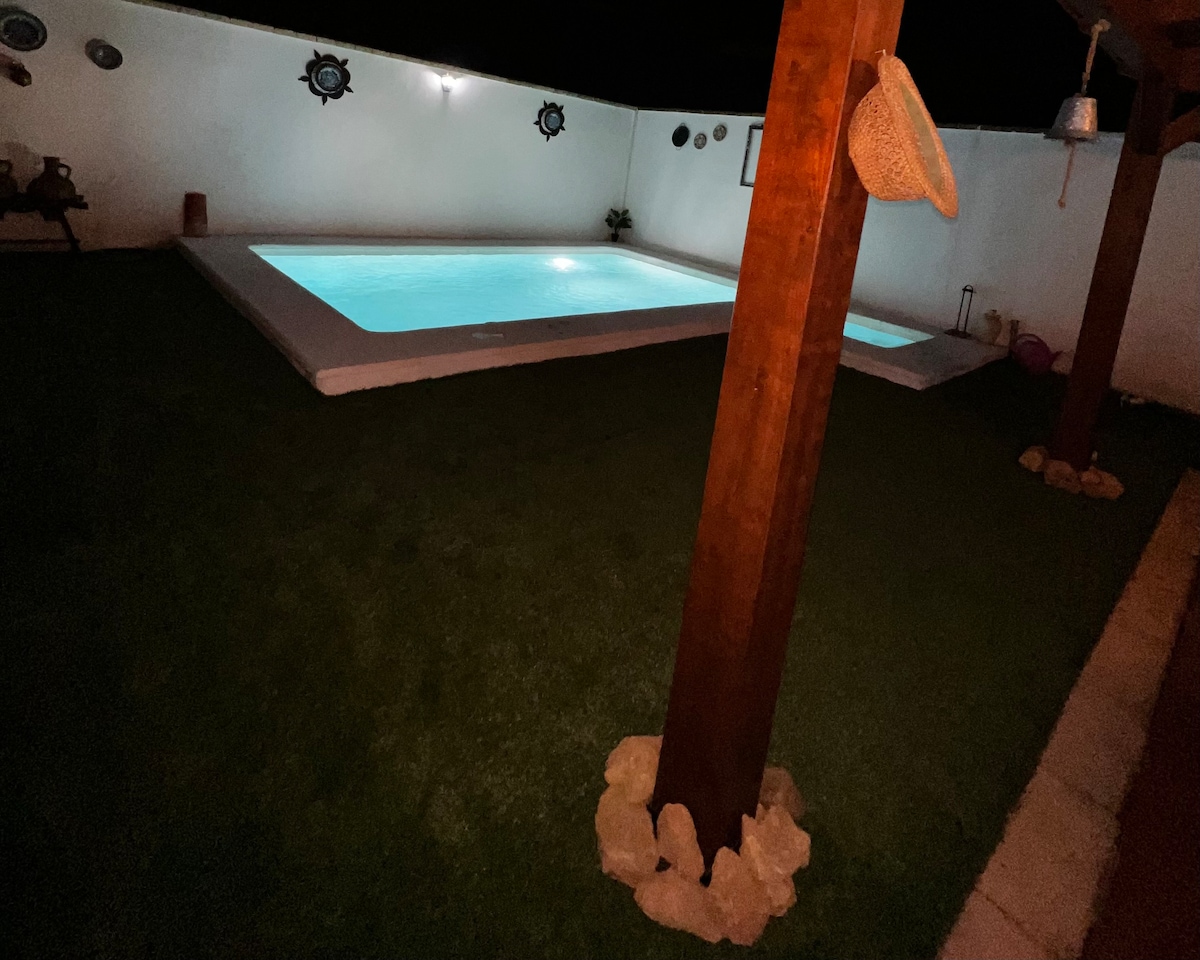 Buhardilla andaluza con piscina compartida