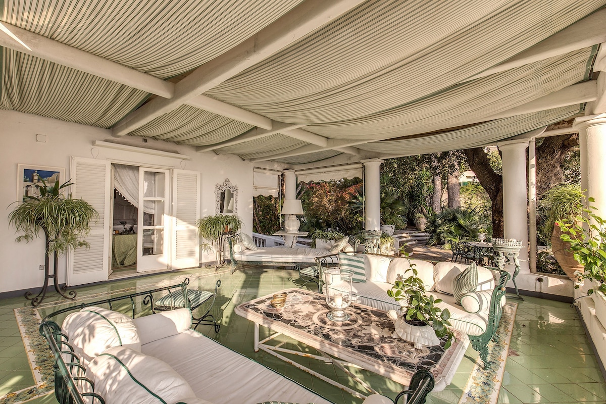 Green Coral by Gocce - 1950’s Luxury Villa