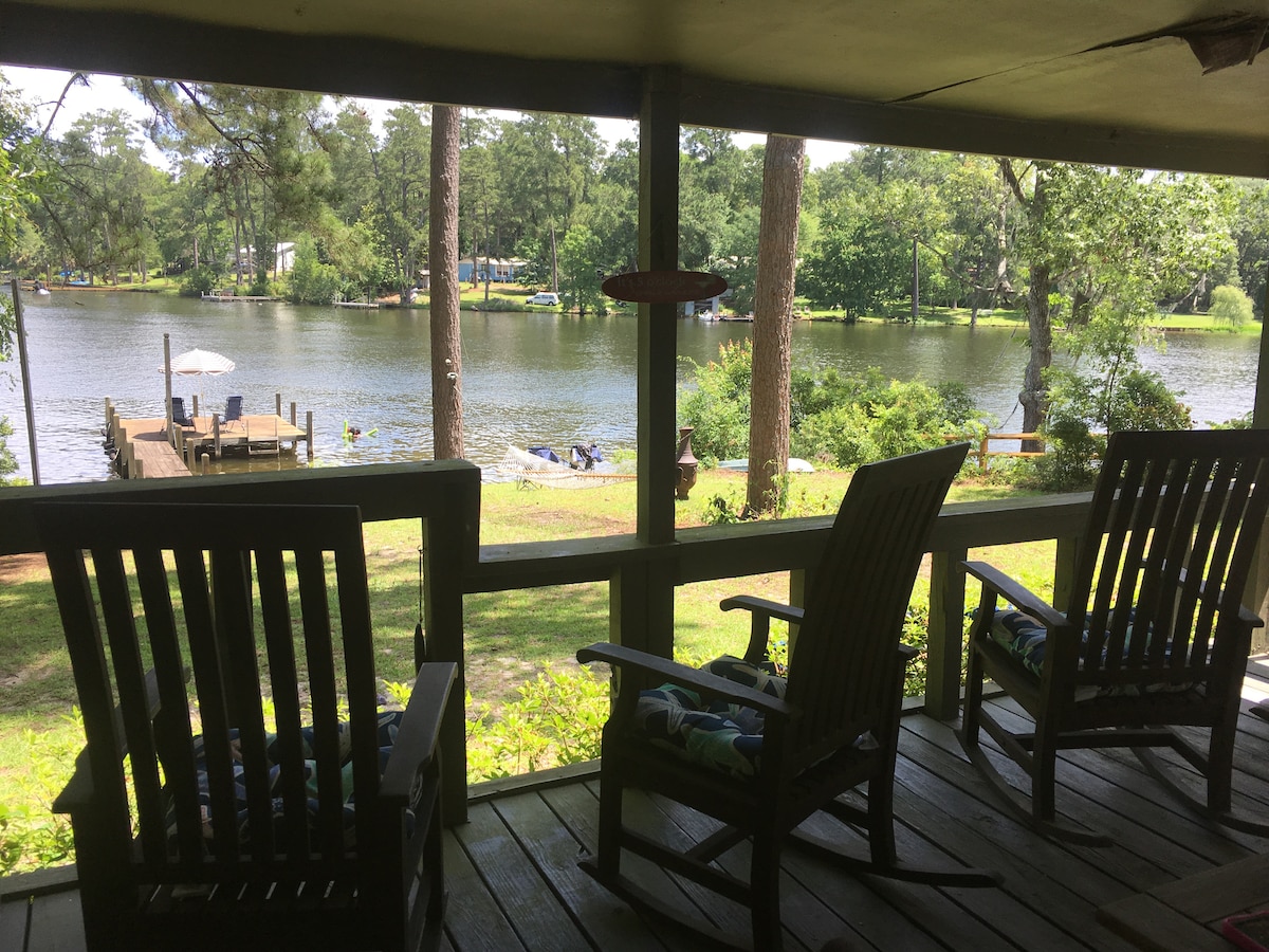 Archie 's Lake Daze Cottage