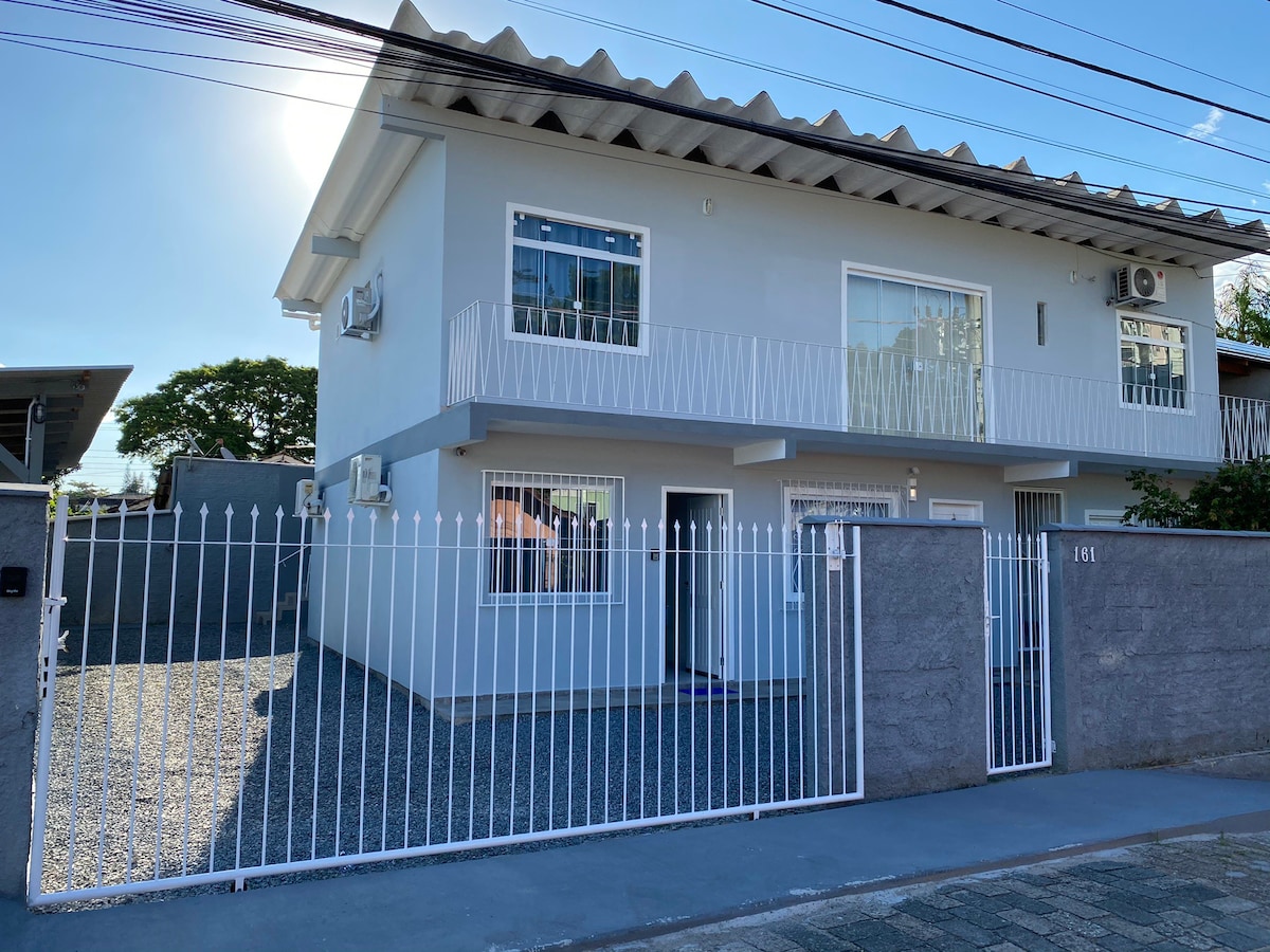 Vila Germânica附近的5间套房的团体住宅