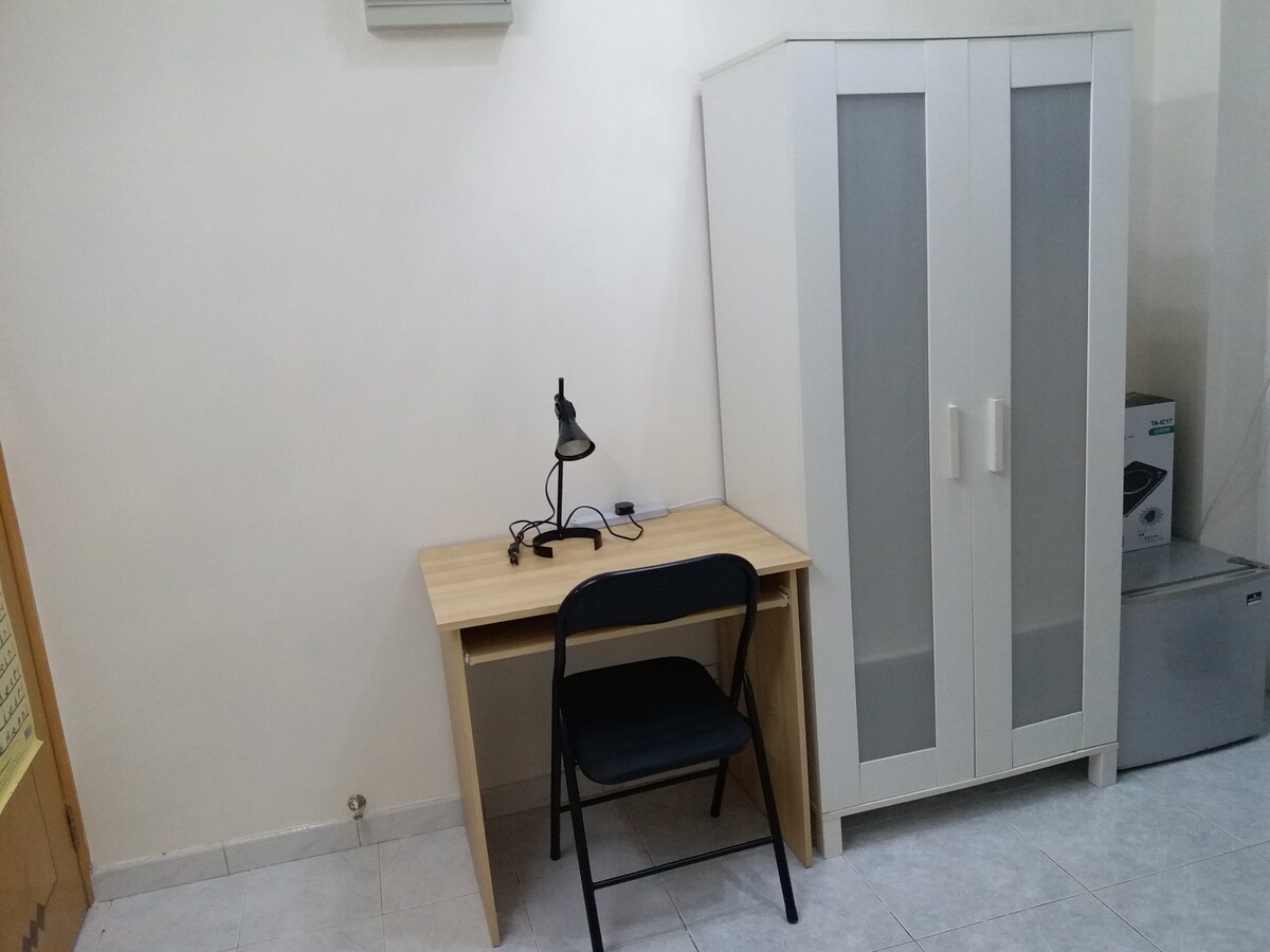 Nice Studio available in Sheung Wan (20a)