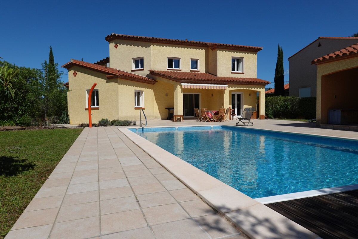 Catalan style family villa with swimming pool