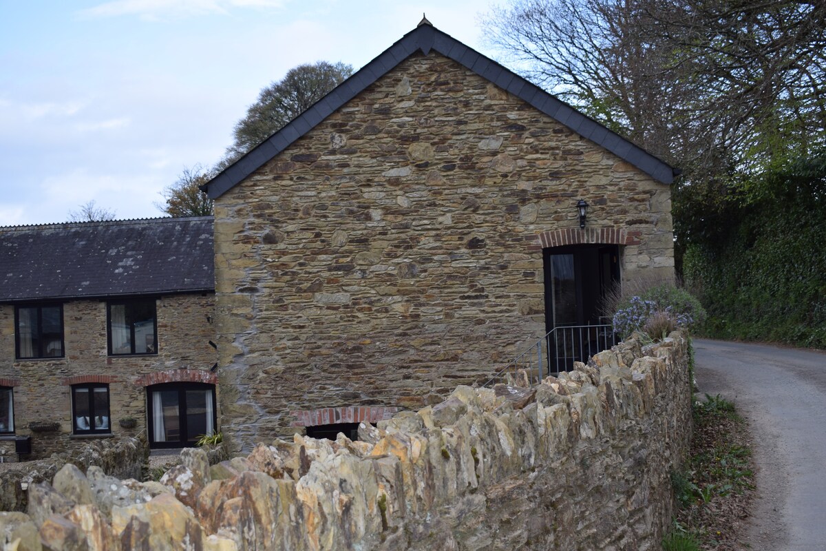 The Hayloft - ideally located for coast and moor.