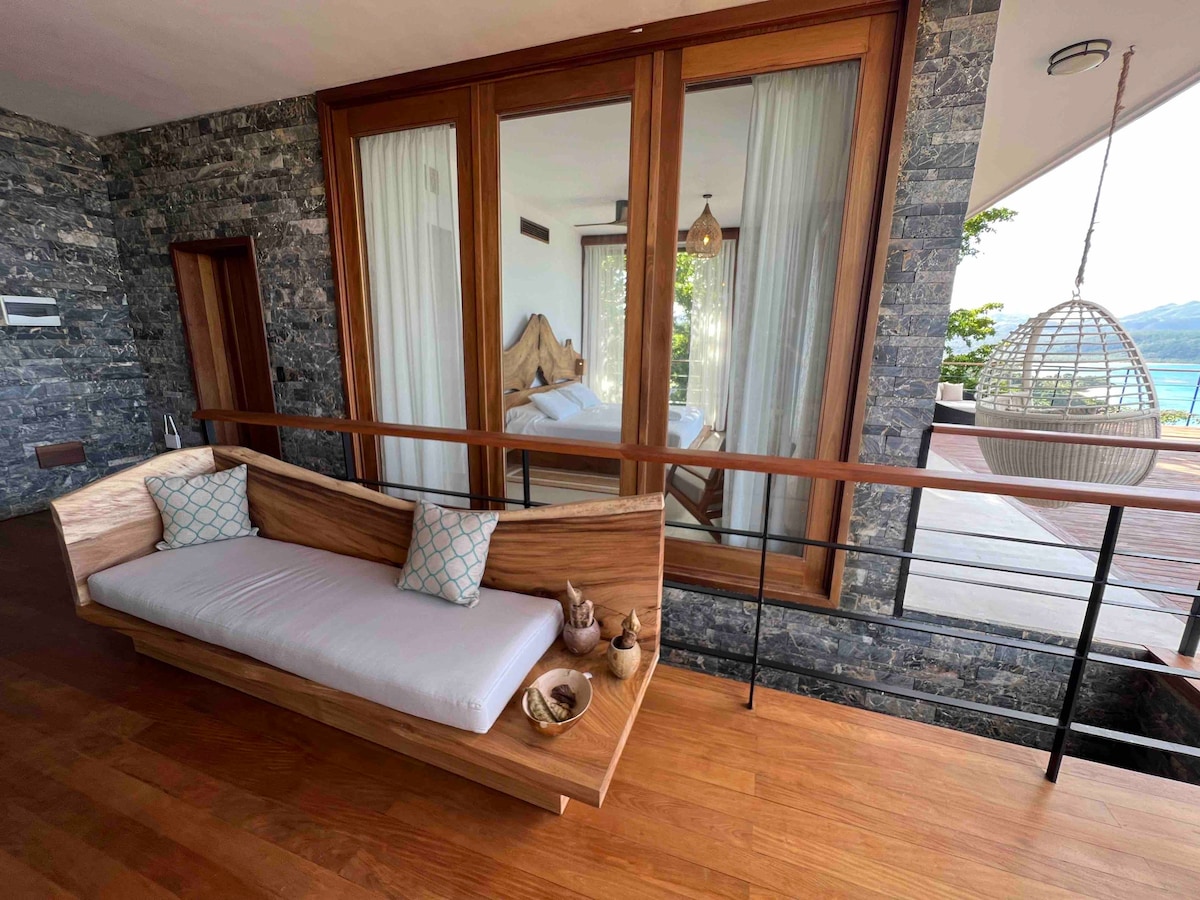 Casa Bajacu-luxe villa, oceanfront, 5 star service