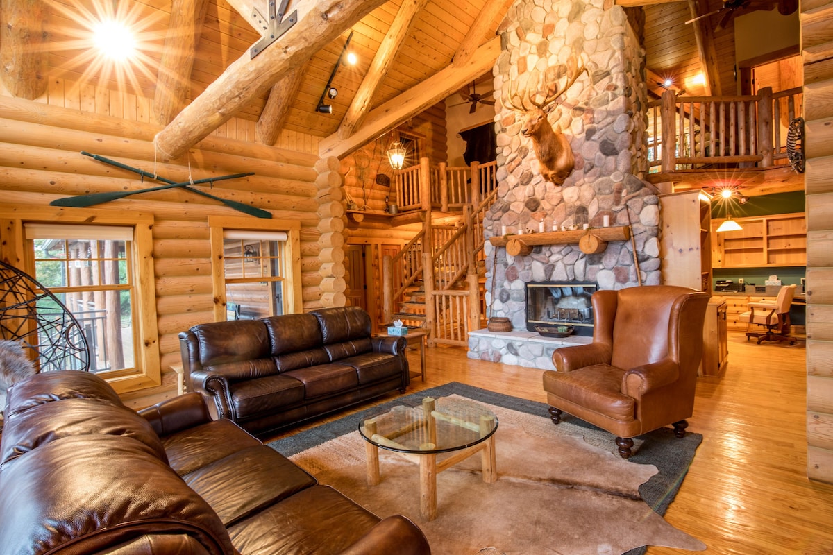 Dancing Bear Lodge-Log Cabin