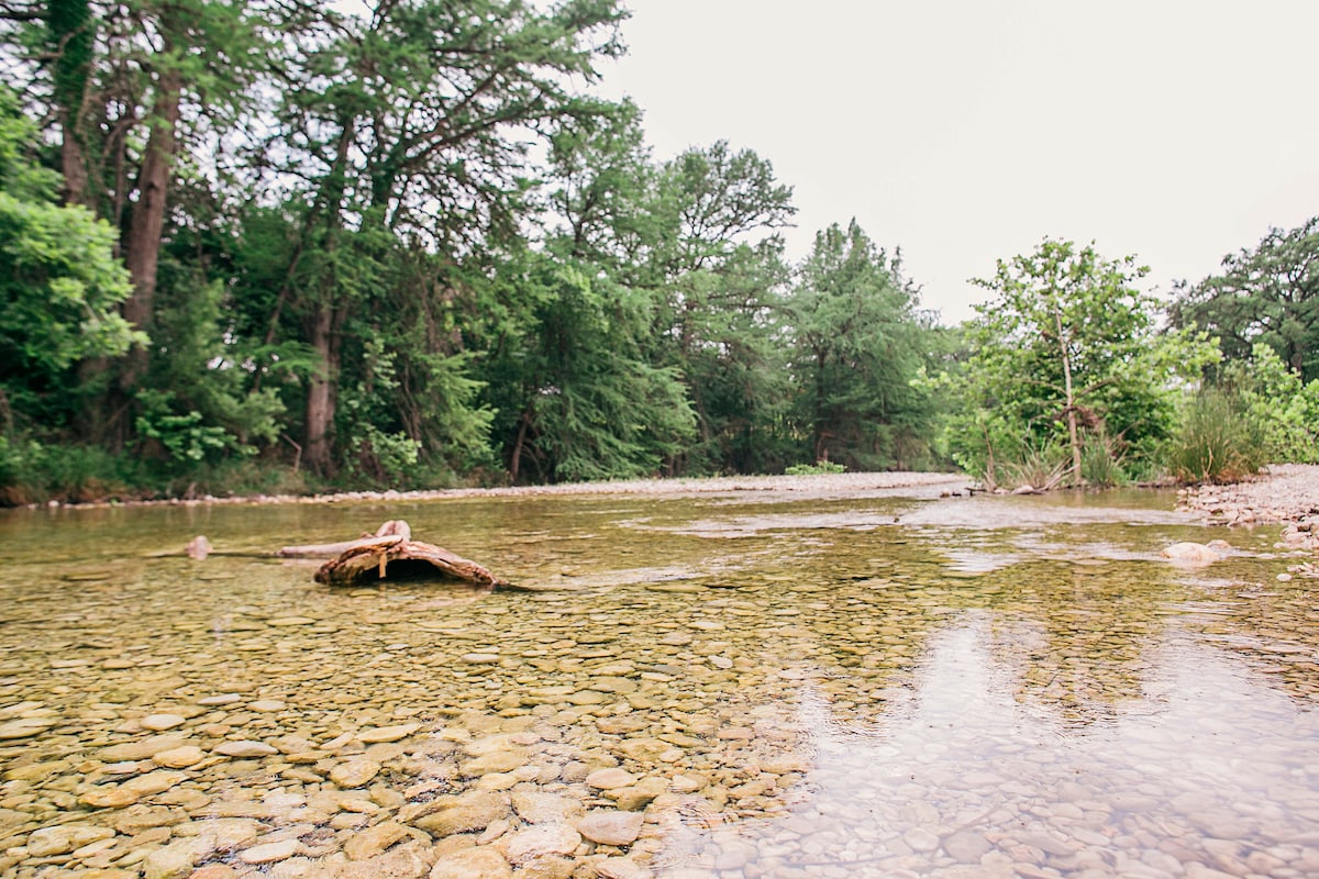 95 Acre Ranch, Luxury Home, Frio River, Firepit