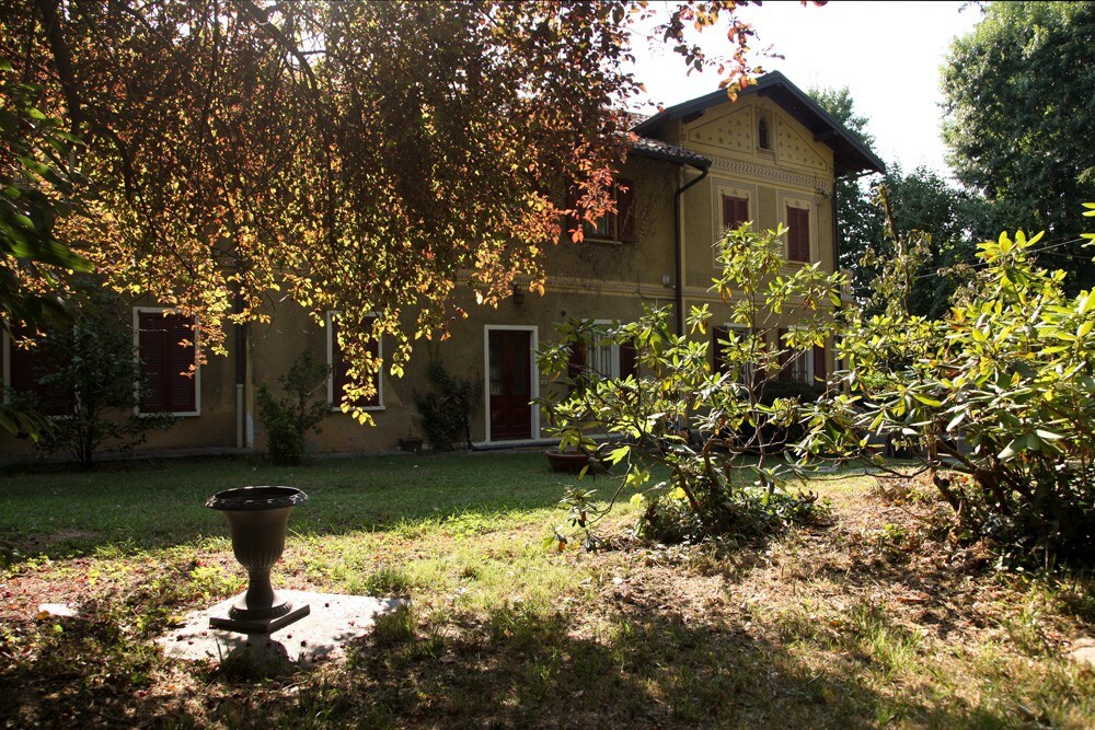 Varese湖别墅带厨房的套房