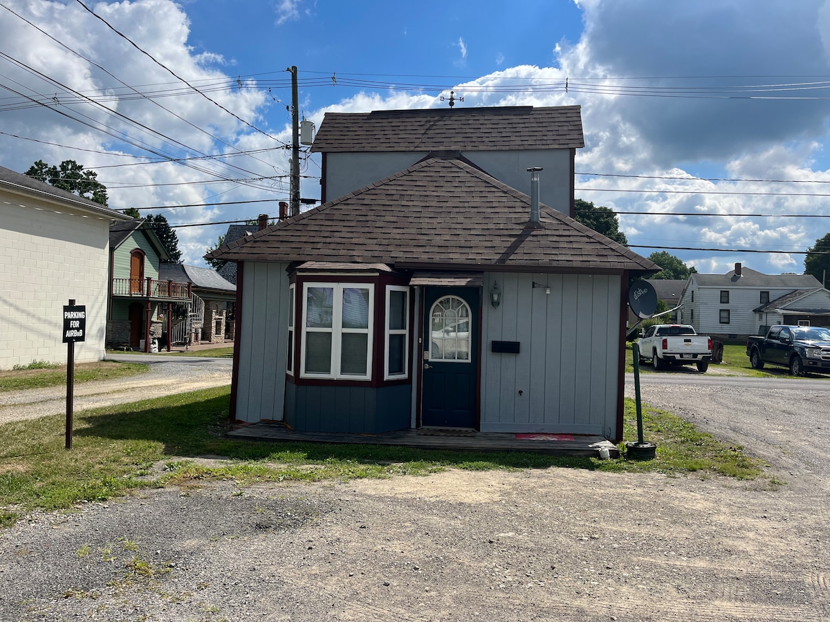 Cozy Little Cottage in Saegertown