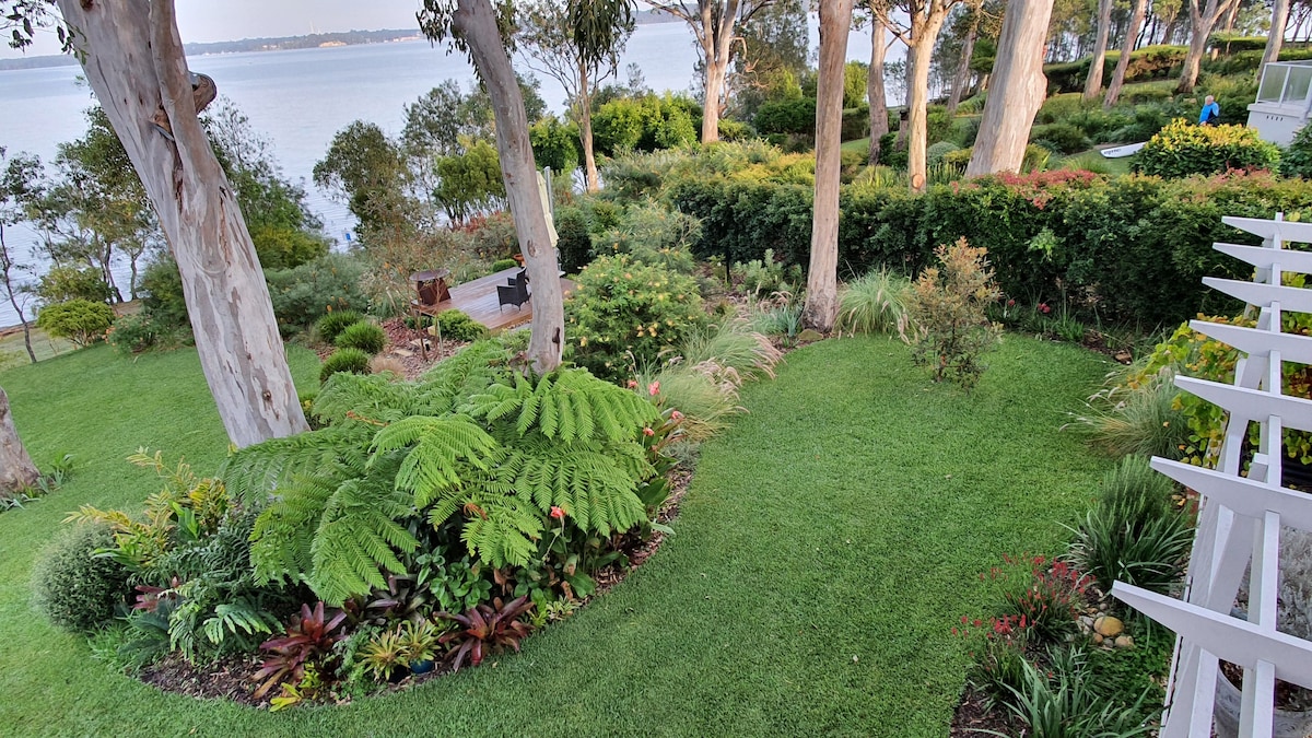 The LakeHouse BnB on Lake Macquarie, Murrays Beach