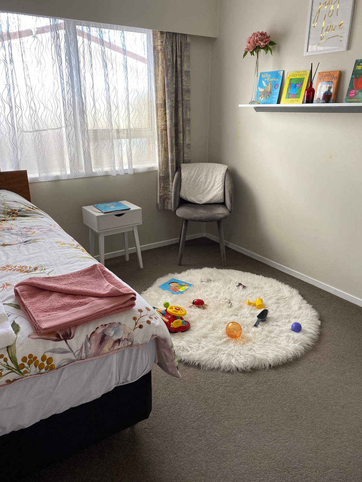 Quiet unit close to town child and dog friendly