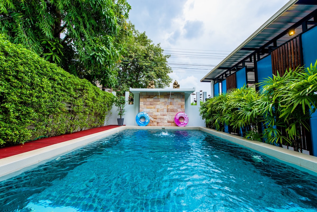 靠近中央节日的豪华别墅，设有私人游泳池 Dream Luxury Chiang Mai Villa